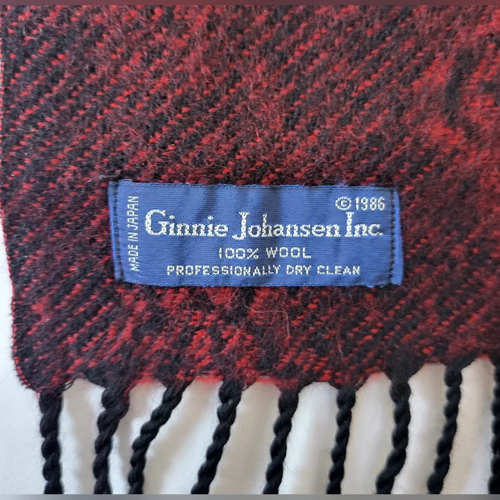 Vintage 1986 Ginnie Johansen 100% Wool Red Black Scarf‎